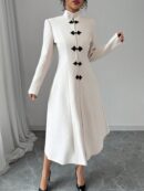 Abrigo Elegante Cuello Alto y Botones Estilo Chino