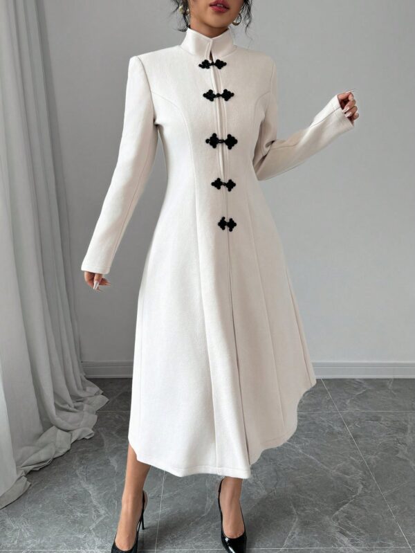 Abrigo Elegante Cuello Alto y Botones Estilo Chino - Image 12