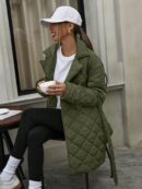 Abrigo Acolchado de Diseño Minimalista con Cuello Solapa y Cinturón