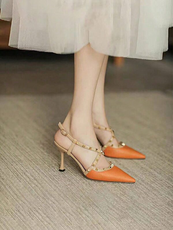 Sandalias Slingback de Taco Alto con Tachuelas y Correas Cruzadas - Image 13