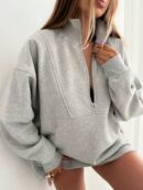 Buzo Cuello Alto con Medio Cierre y Capucha - Estilo Casual
