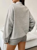 Buzo Cuello Alto con Medio Cierre y Capucha - Estilo Casual