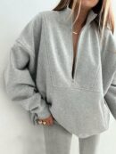 Buzo Cuello Alto con Medio Cierre y Capucha - Estilo Casual
