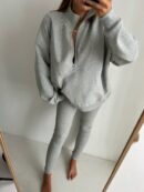 Buzo Cuello Alto con Medio Cierre y Capucha - Estilo Casual