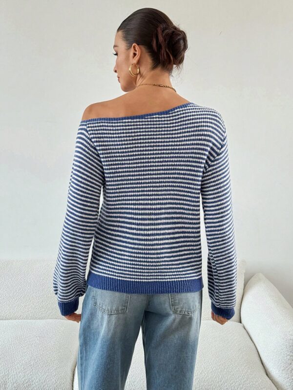 Sweater de Cuello Asimétrico en Punto Cafí Solido - Image 98