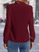 Blusa Casual con Encaje en Contraste y Escote Muesca