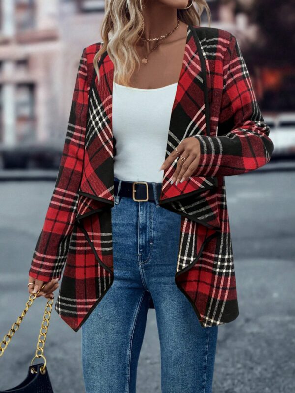 Abrigo de Tweed con Cuello Cascada y Dobladillo Asimétrico - Image 17