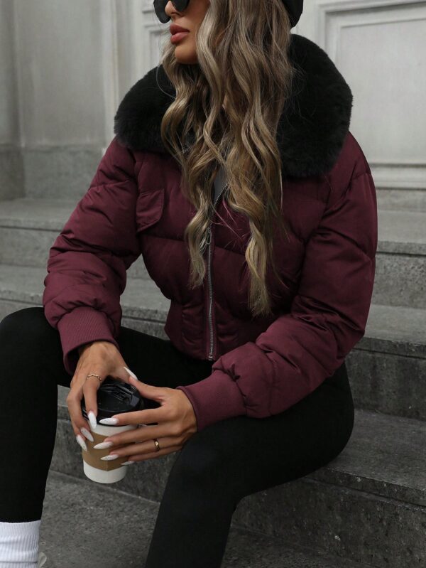 Chaqueta Acolchada Urbana de Cuello Peludo y Cintura Ajustada - Image 11