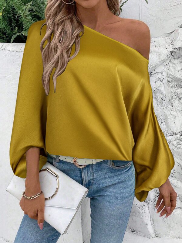 Blusa Asimétrica con Manga Murciélago y Hombro Descubierto - Image 9