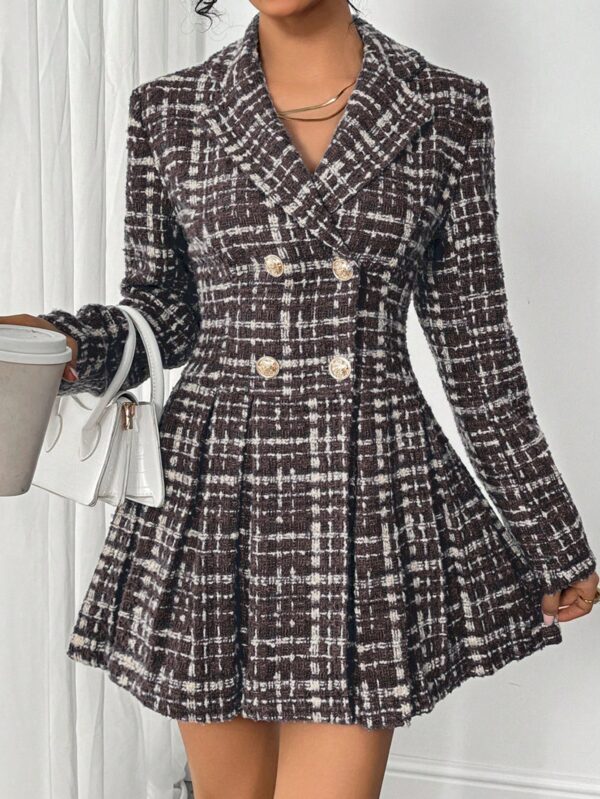 Abrigo Tweed Plisado con Doble Botonadura y Cuello Solapa - Image 17