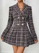 Abrigo Tweed Plisado con Doble Botonadura y Cuello Solapa