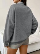 Buzo Cuello Alto con Medio Cierre y Capucha - Estilo Casual