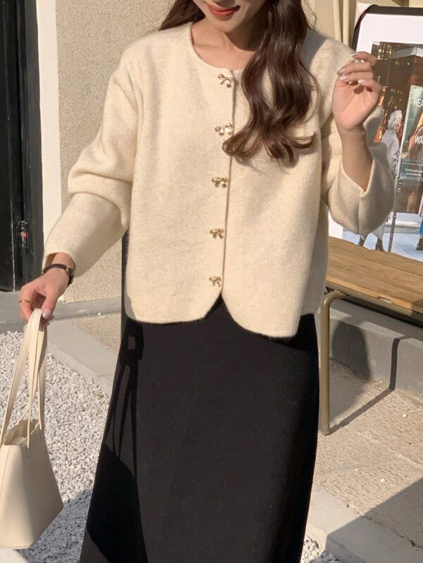 Cardigan de Punto Elegante con Botones Decorativos y Cuello Redondo - Image 14