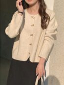 Cardigan de Punto Elegante con Botones Decorativos y Cuello Redondo