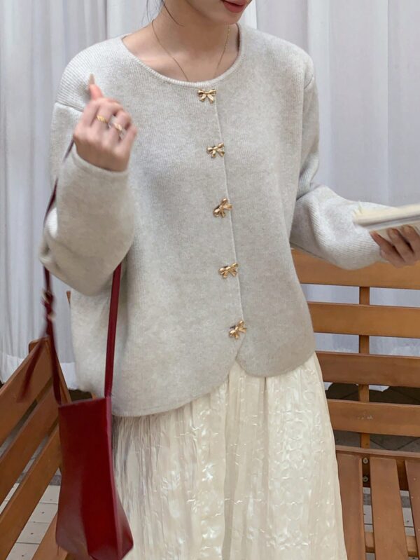 Cardigan de Punto Elegante con Botones Decorativos y Cuello Redondo - Image 20