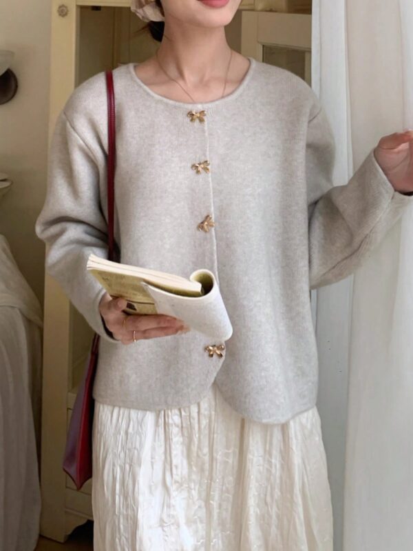 Cardigan de Punto Elegante con Botones Decorativos y Cuello Redondo - Image 19