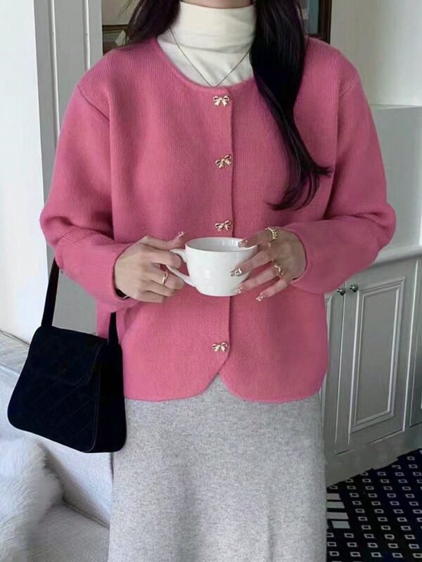 Cardigan de Punto Elegante con Botones Decorativos y Cuello Redondo - Image 25