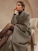 Abrigo Gris Midi con Cintura Ajustable y Solapa Muesca