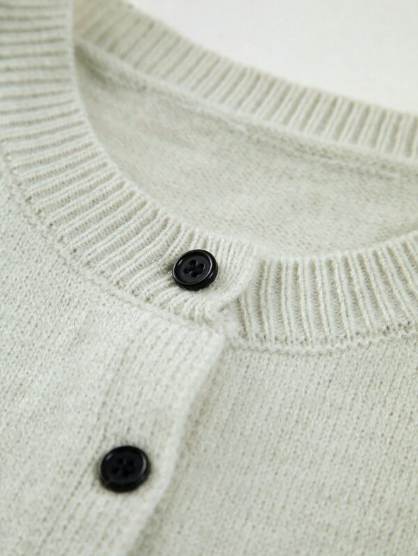 Top Casual Tejido en Punto con Botones y Cuello Redondo - Image 8