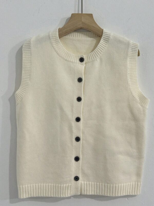 Top Casual Tejido en Punto con Botones y Cuello Redondo - Image 9