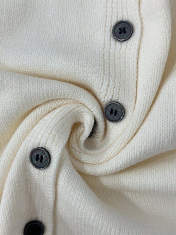 Top Casual Tejido en Punto con Botones y Cuello Redondo - Image 10