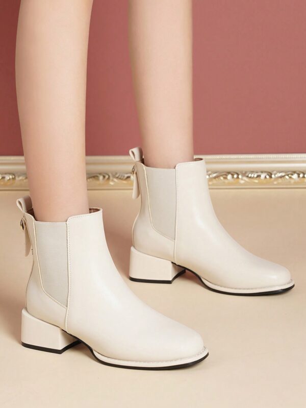 Botas Cortas de Tacón Grueso en Marrón con Punta Redonda - Image 19