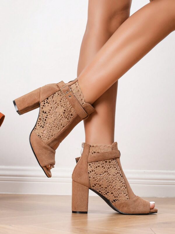Sandalias de Tacón Alto y Grueso con Detalles Calados - Image 2