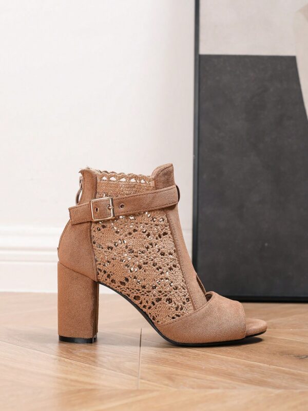 Sandalias de Tacón Alto y Grueso con Detalles Calados - Image 5