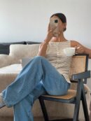 Blusa Elegante de Rayas con Botones y Abertura Frontal