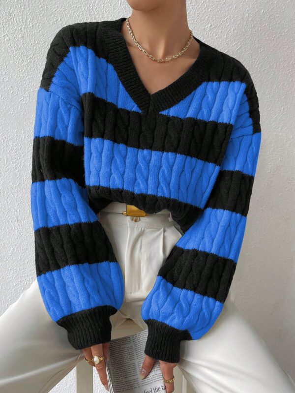 Sweater Oversize Bicolor con Cuello en V y Mangas Caídas - Image 43