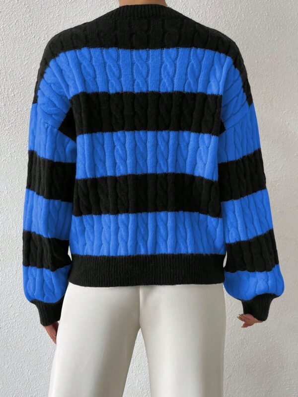 Sweater Oversize Bicolor con Cuello en V y Mangas Caídas - Image 44