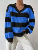 Sweater Oversize Bicolor con Cuello en V y Mangas Caídas