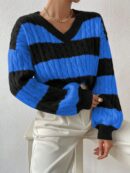 Sweater Oversize Bicolor con Cuello en V y Mangas Caídas