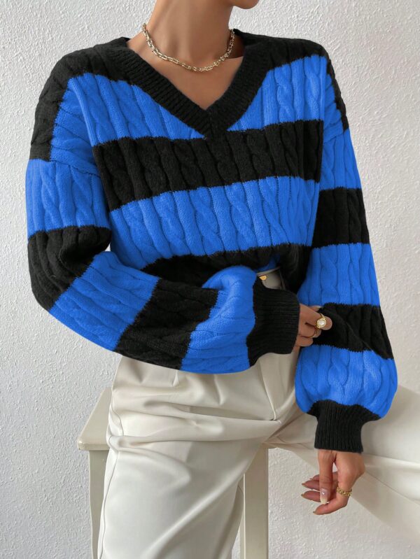 Sweater Oversize Bicolor con Cuello en V y Mangas Caídas - Image 48