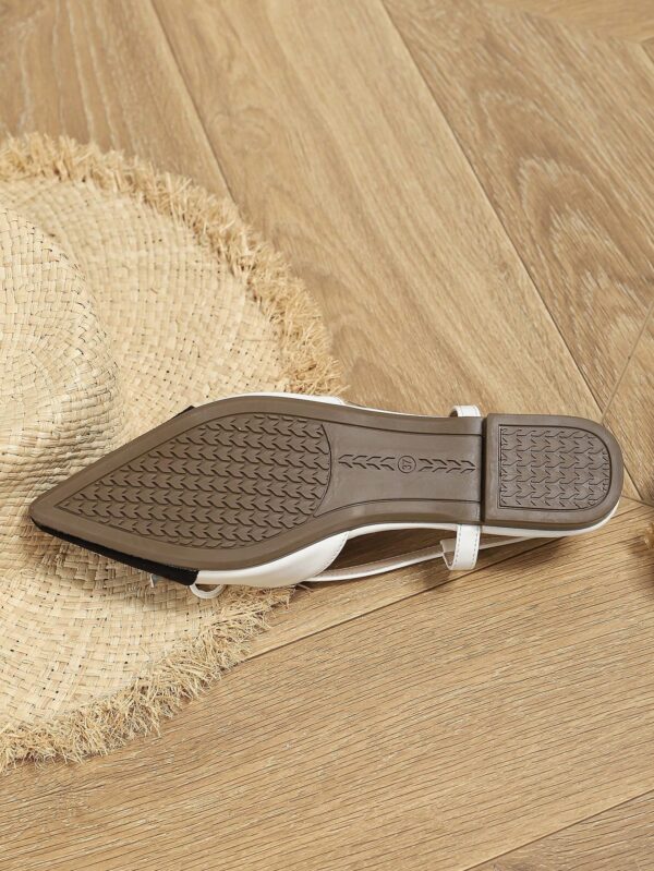 Zapatos Planos de Cuero Suave con Punta Puntiaguda y Diseño Bicolor - Image 11