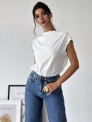 Blusa Elegante Asimétrica con Cuello Mao y Pliegues