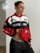 Campera Bomber Letras Contraste con Hombros Caídos