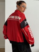Campera Bomber Letras Contraste con Hombros Caídos