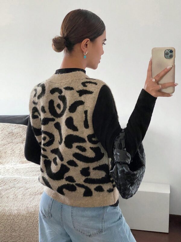 Chaleco de Punto con Estampado de Leopardo y Botones - Image 2