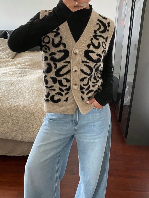 Chaleco de Punto con Estampado de Leopardo y Botones - Image 6