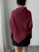 Sweater Asimétrico de Cuello Alto con Manga Murciélago