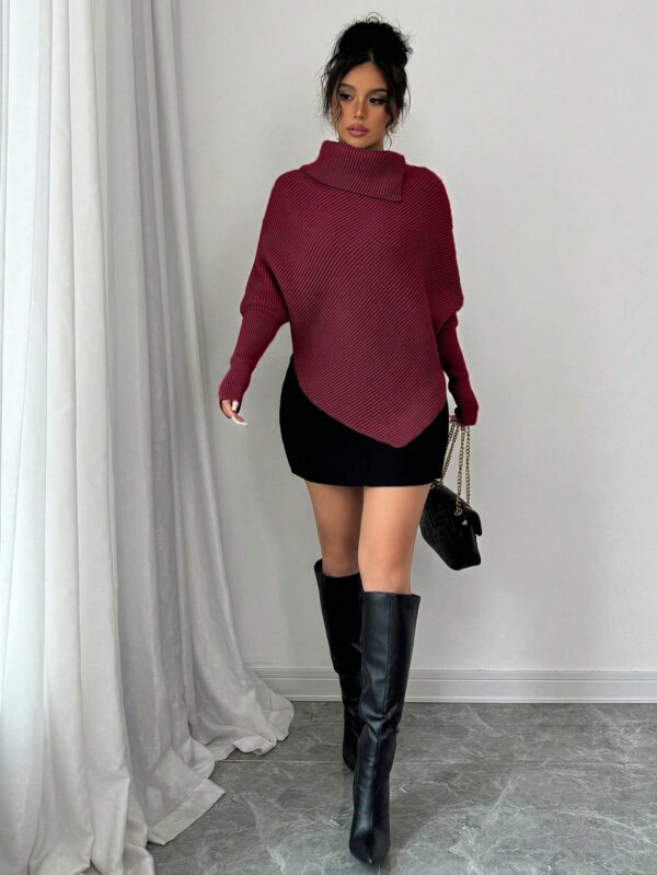 Sweater Asimétrico de Cuello Alto con Manga Murciélago - Image 37