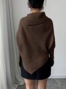 Sweater Asimétrico de Cuello Alto con Manga Murciélago