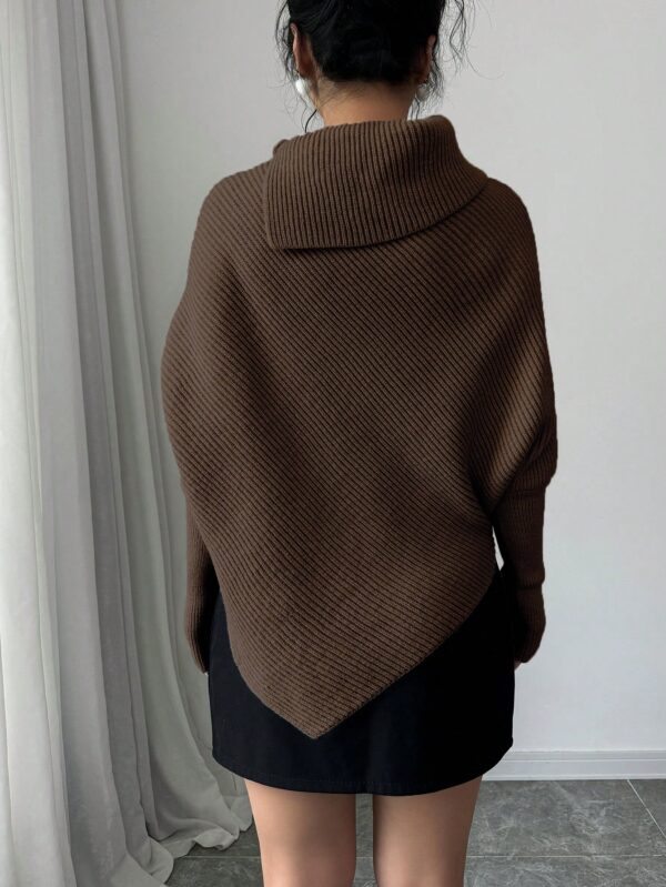 Sweater Asimétrico de Cuello Alto con Manga Murciélago - Image 10
