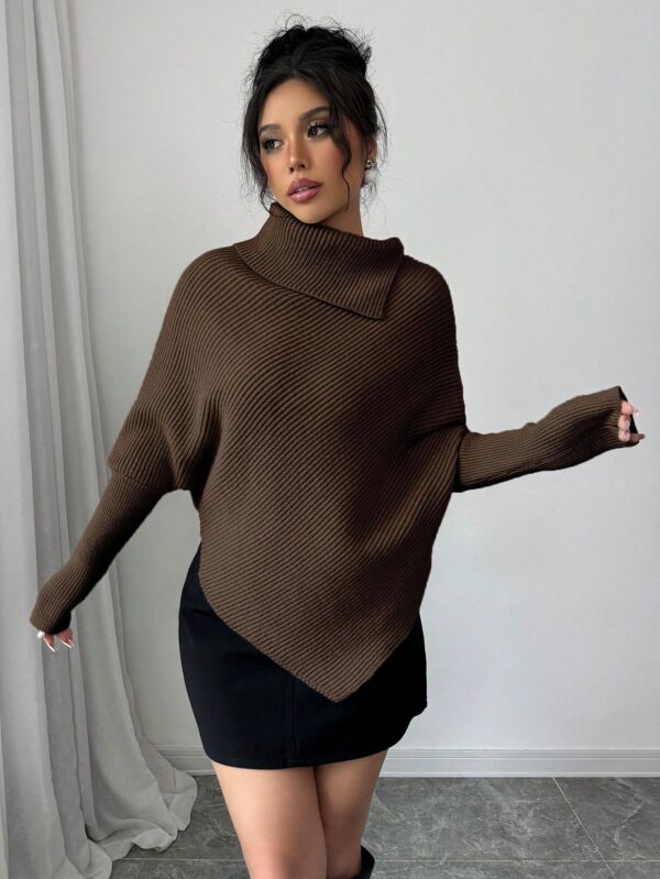 Sweater Asimétrico de Cuello Alto con Manga Murciélago - Image 11