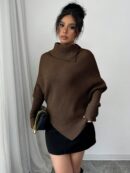 Sweater Asimétrico de Cuello Alto con Manga Murciélago