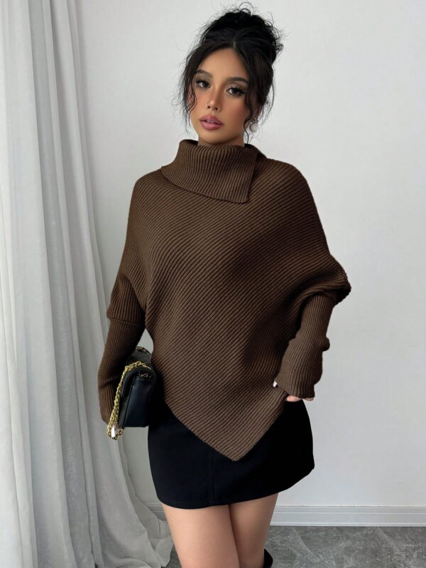 Sweater Asimétrico de Cuello Alto con Manga Murciélago - Image 12
