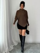 Sweater Asimétrico de Cuello Alto con Manga Murciélago