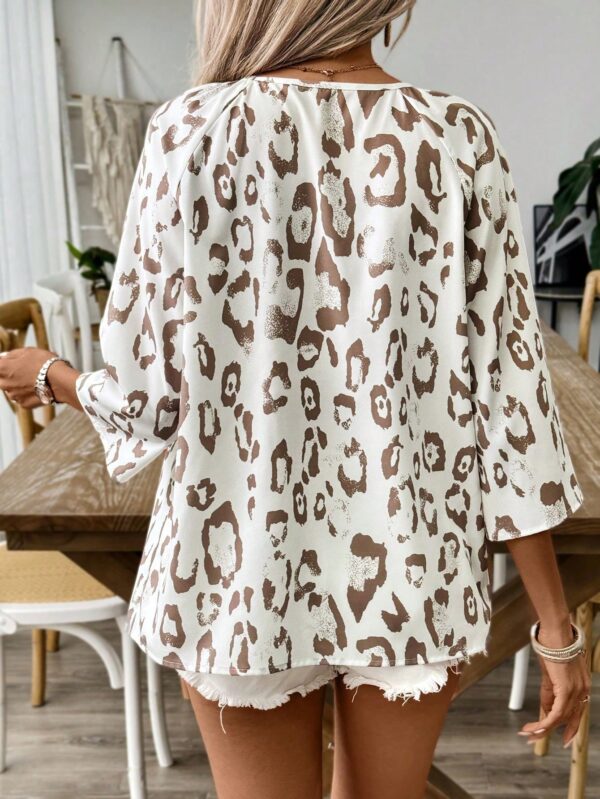 Blusa Bohemia con Cuello V y 3/4 de Manga - Image 8