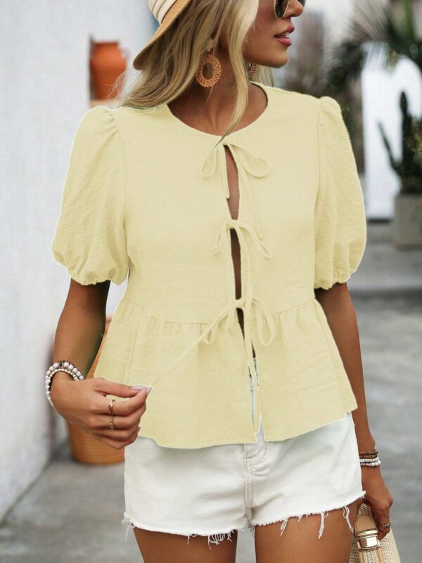 Blusa Casual de Cuello Redondo con Volantes y Manga Corta - Image 36